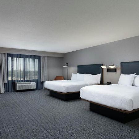 Hotel Courtyard By Marriott Wichita At Old Town Exterior foto