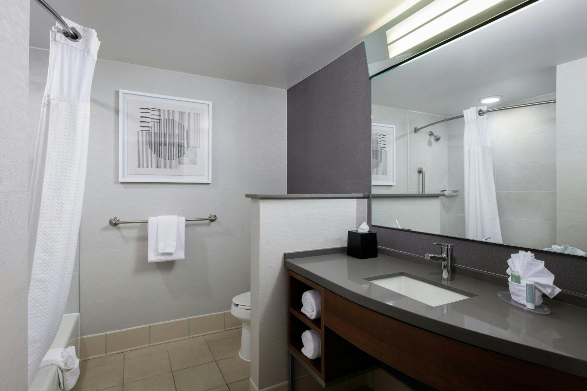 Hotel Courtyard By Marriott Wichita At Old Town Exterior foto