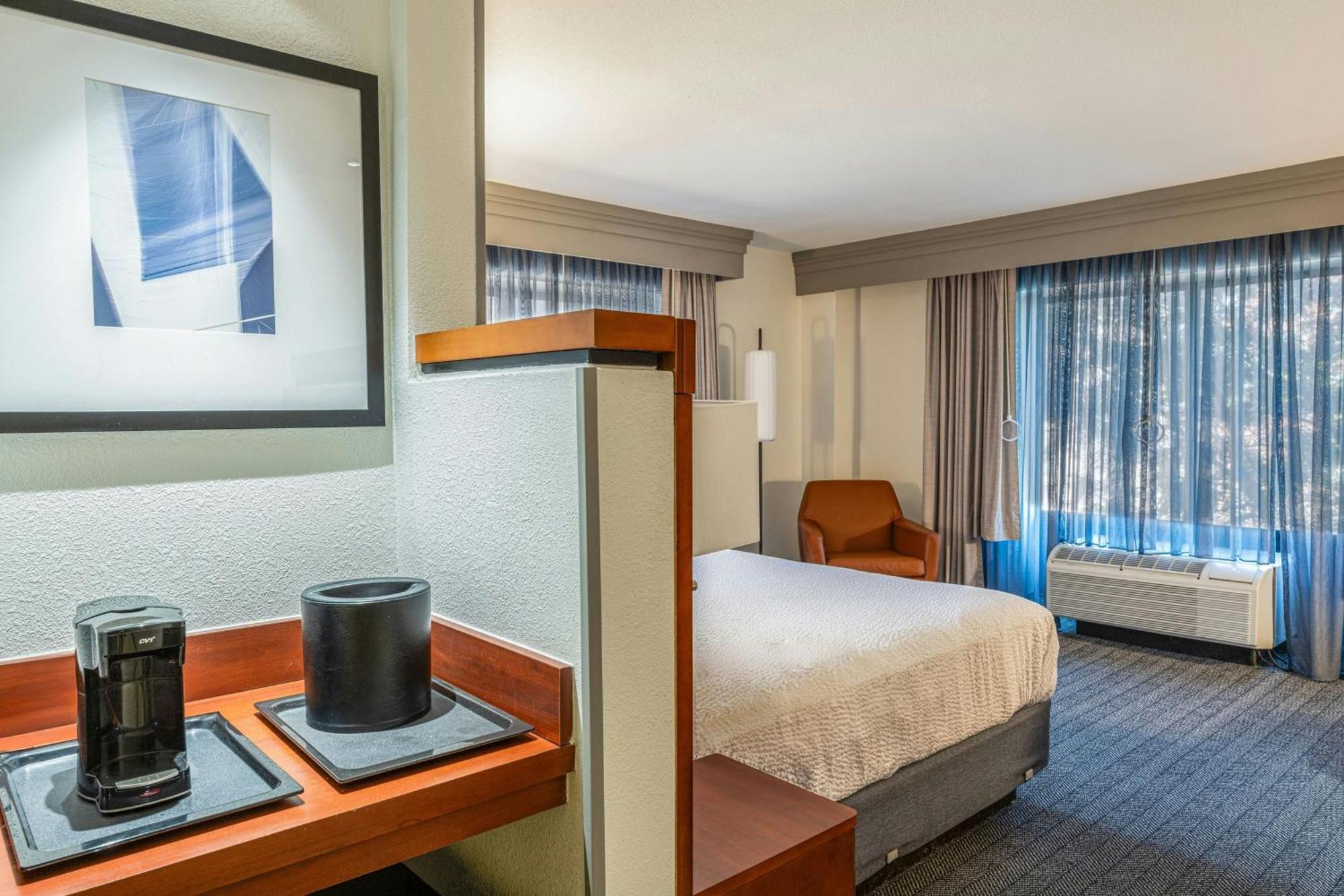 Hotel Courtyard By Marriott Wichita At Old Town Exterior foto