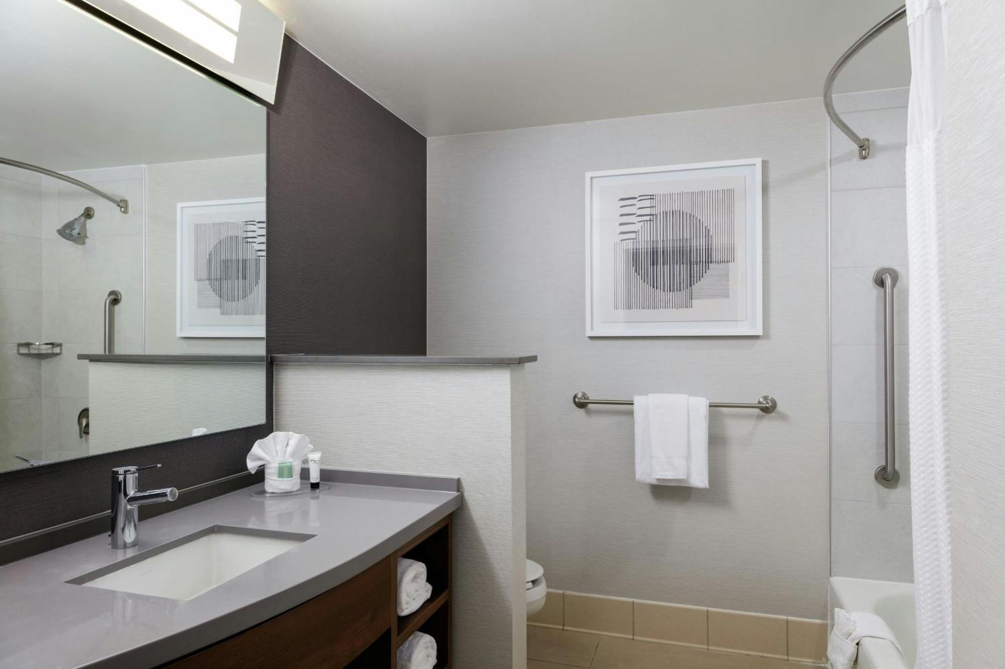 Hotel Courtyard By Marriott Wichita At Old Town Exterior foto